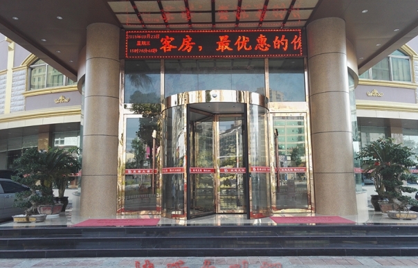 三翼旋轉(zhuǎn)自動(dòng)門(mén)